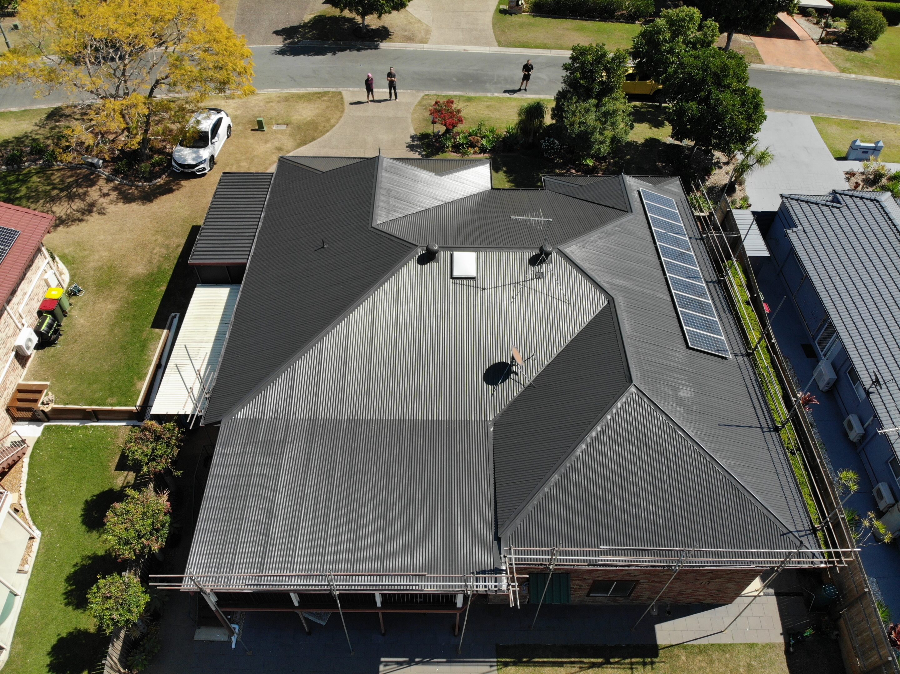 Read more about the article Is painting my roof only for aesthetics or does it help protect if from the elements and further degradation?